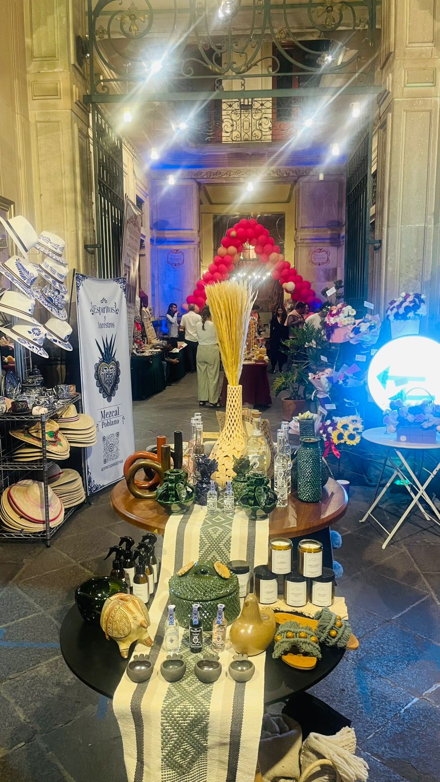 Montaje del mercado en Casa de los Ángeles